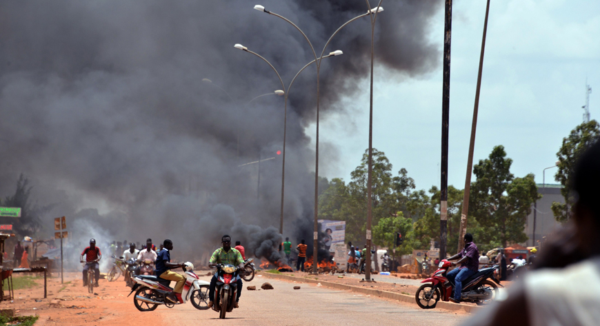 Residents burn tyres along a street in Ouagadougou on Thursday after Burkina Faso's presidential guard declared a coup, a day after seizing the interim president and senior government members (AFP photo)